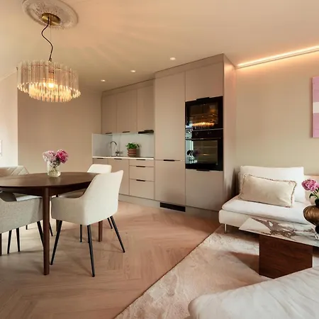 Sentral Med Egen Terrasse Apartment *